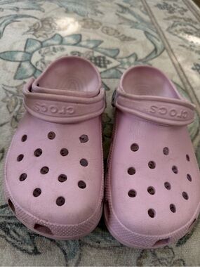 CROCS Classic Clog in Light Pink